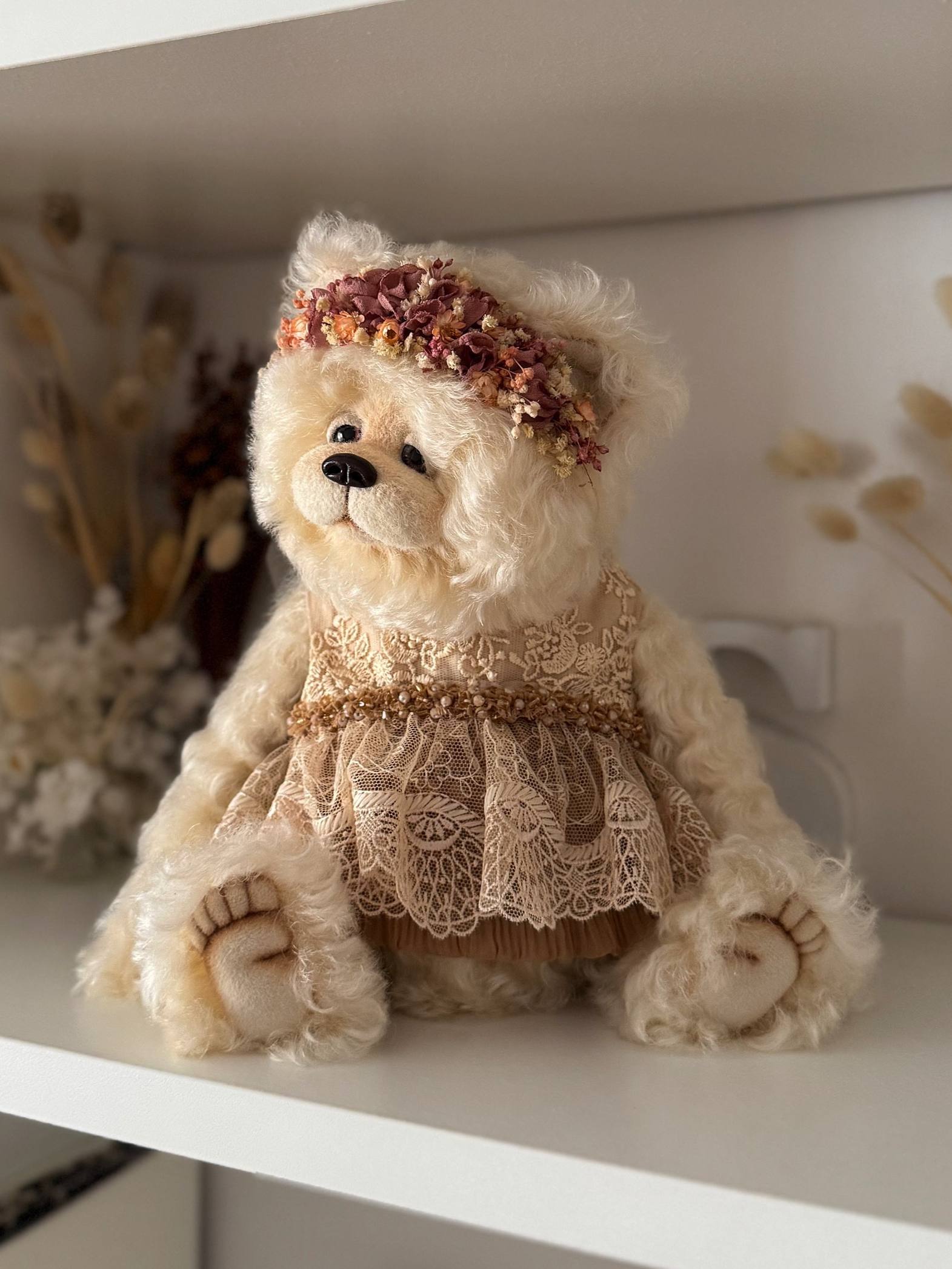 Fully jointed OOAK art bear Olivia with traditional cotter pin joints, handcrafted from German mohair