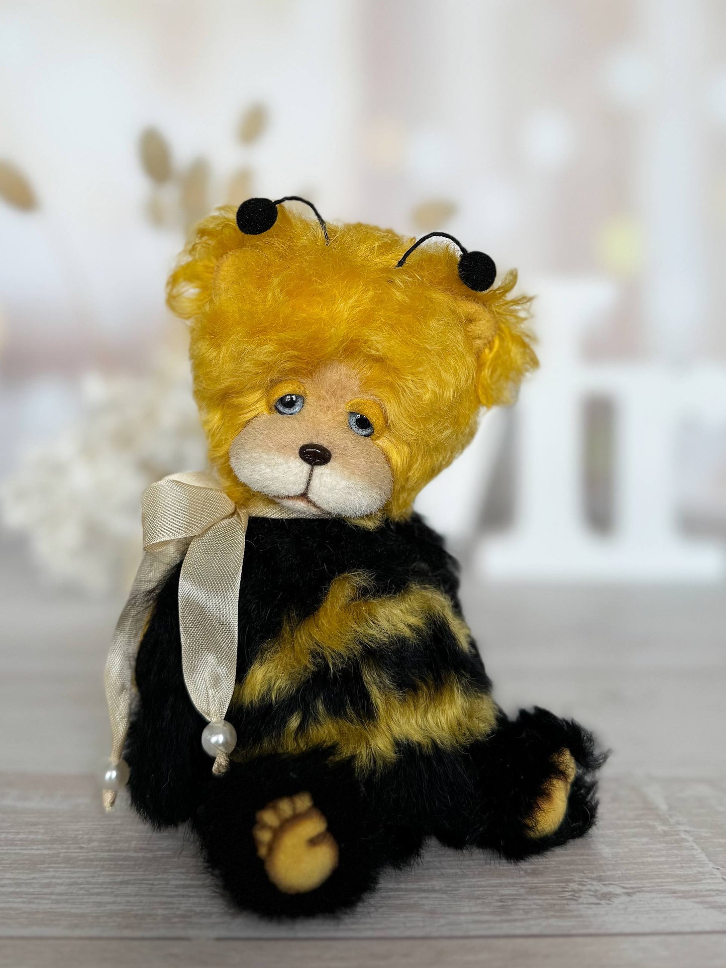 OAK collectible teddy bear Little Sunny Bee by Povoroznyk.Teddy, last in bee series