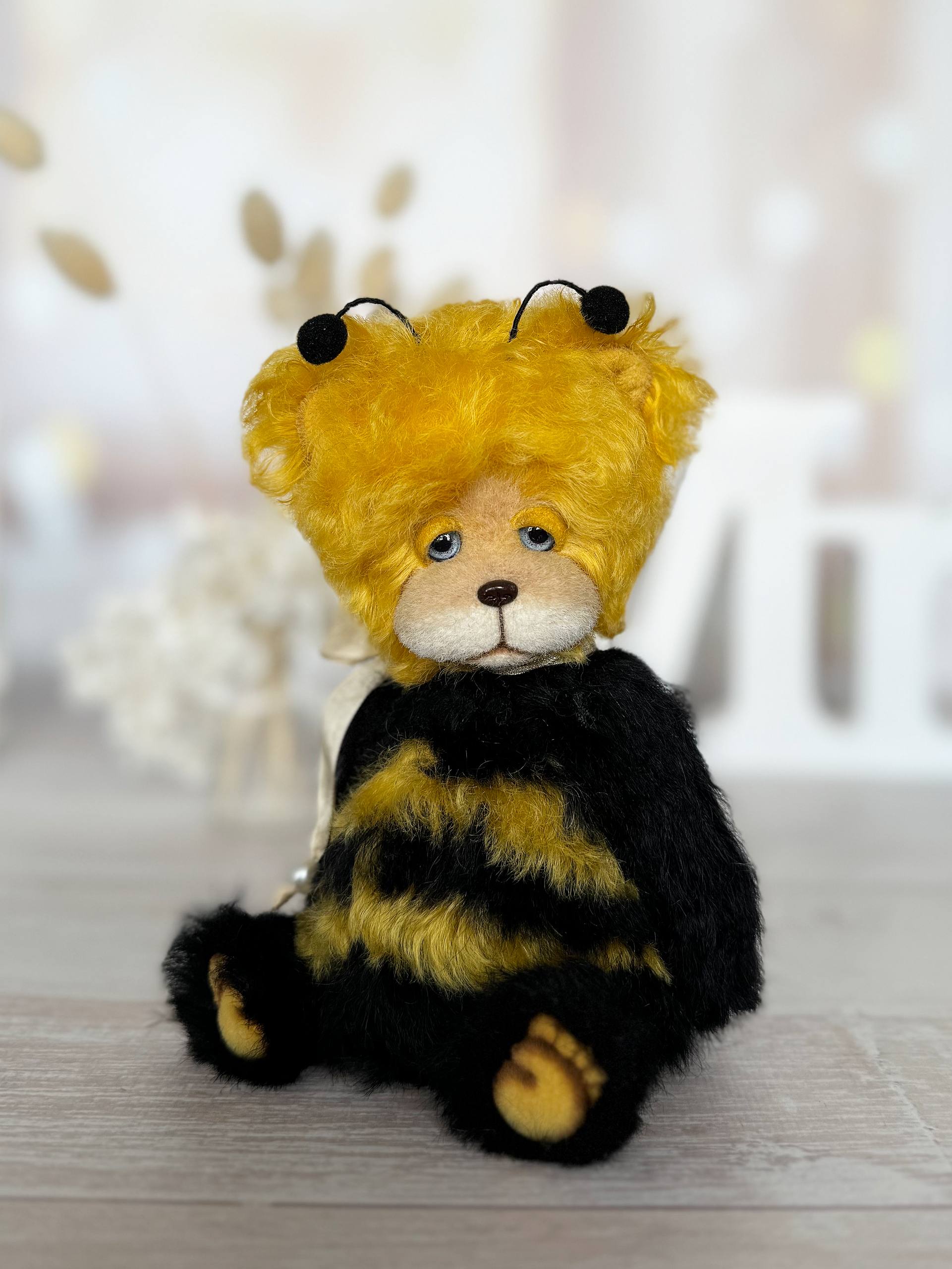 OAK collectible teddy bear Little Sunny Bee by Povoroznyk.Teddy, last in bee series