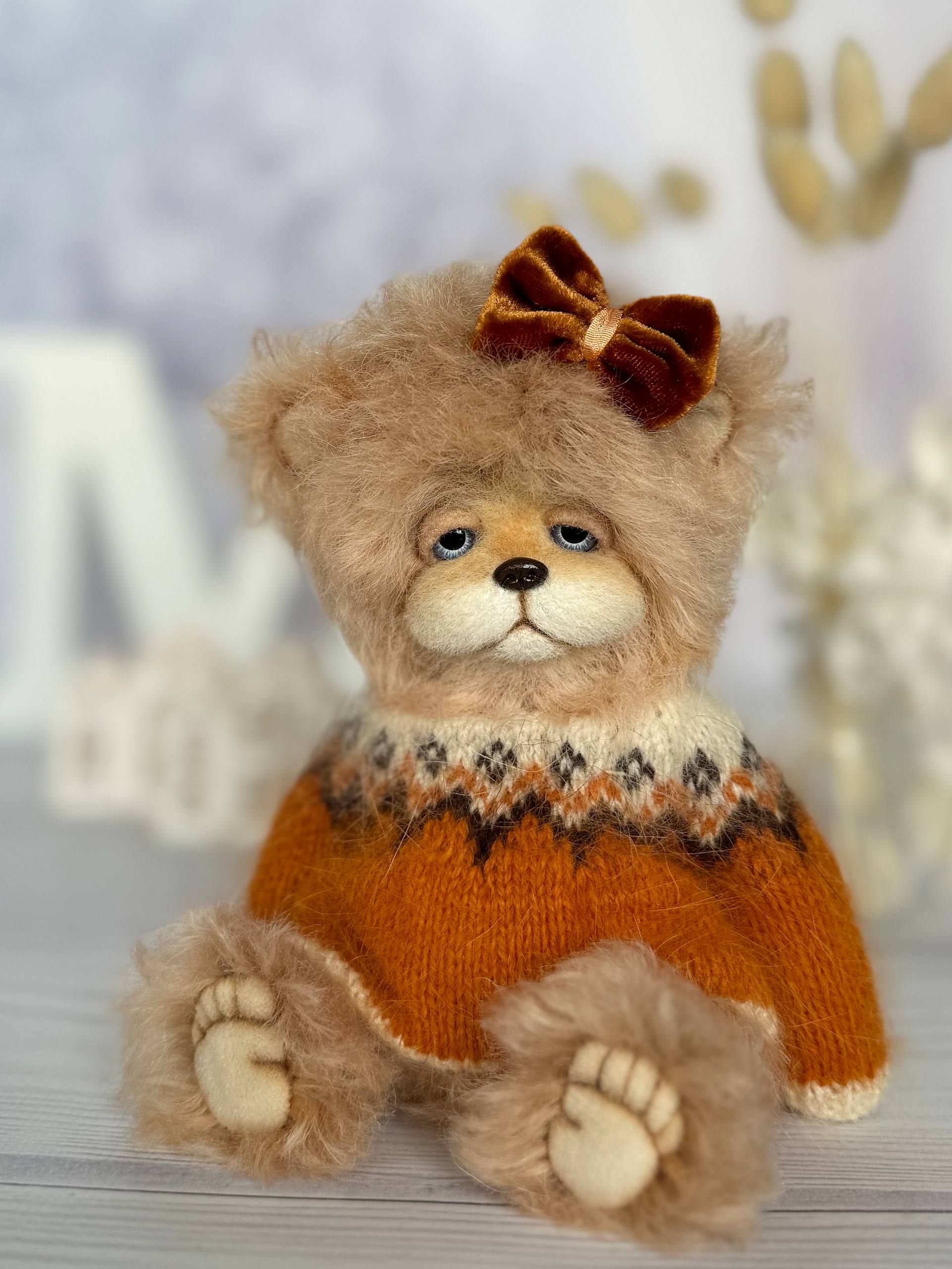 Artist teddy bear Alma with removable knitted accessories