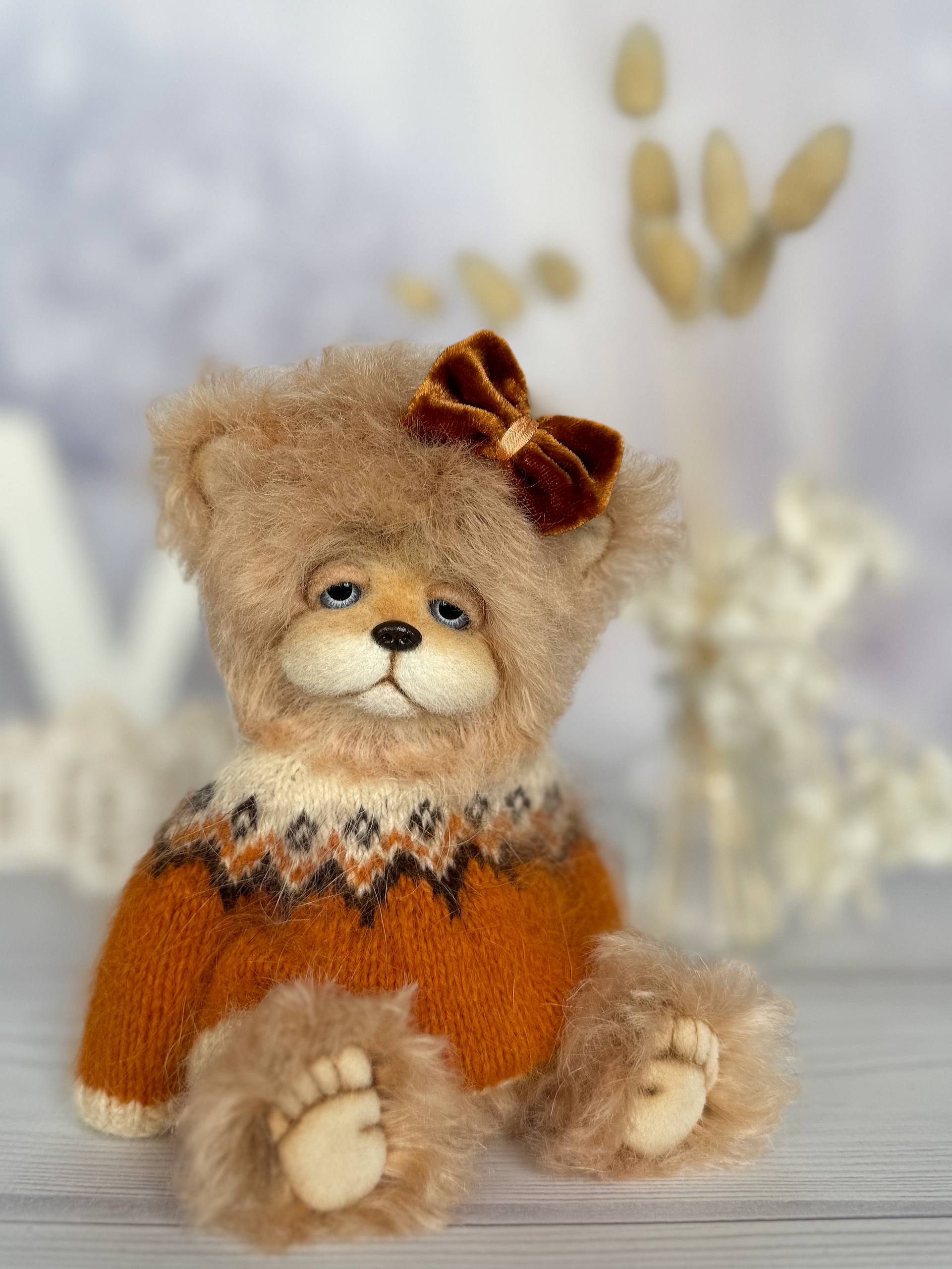 Artist teddy bear Alma with removable knitted accessories
